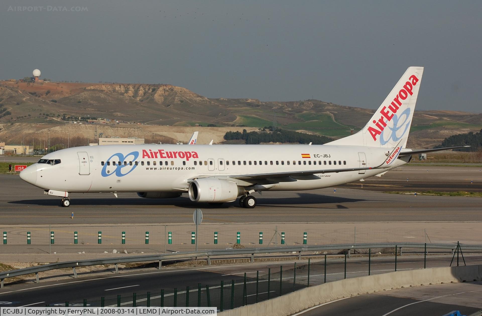 EC-JBJ, 2004 Boeing 737-8BK C/N 33972, AEA B738, now flying for Jet2