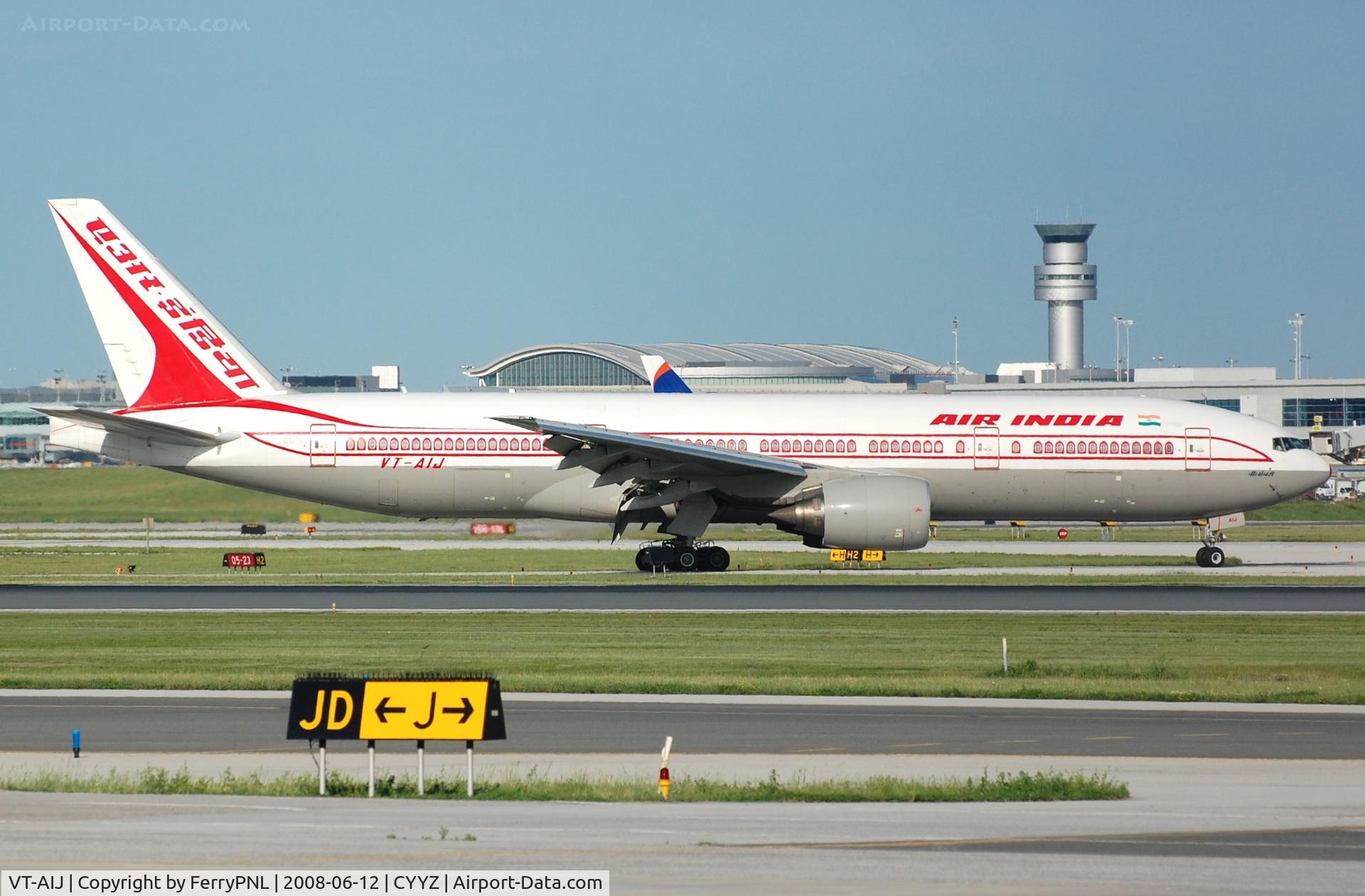 VT-AIJ, 1997 Boeing 777-222/ER C/N 26943, Arrival of Air India B772 in classic livery.
