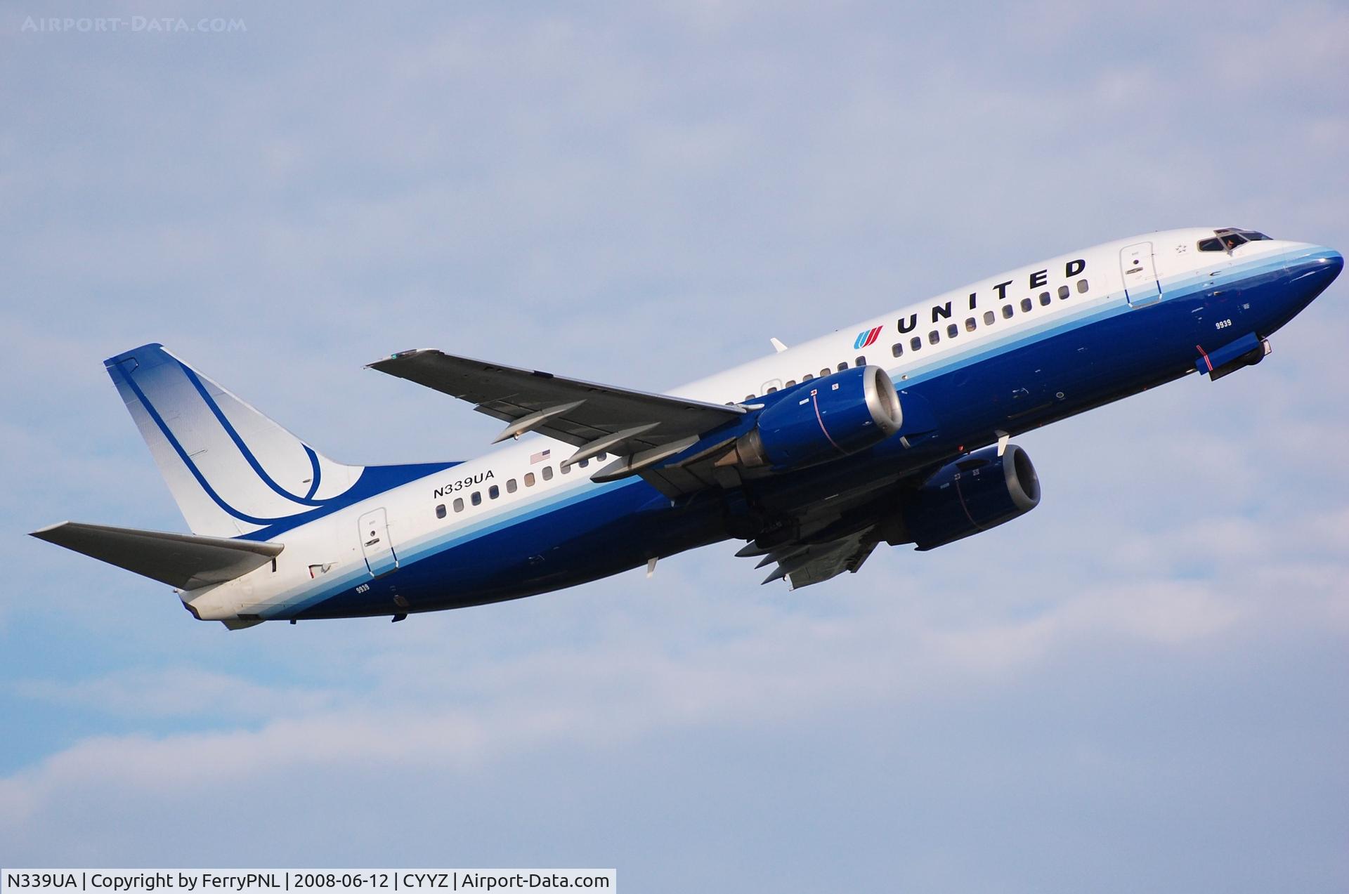 N339UA, 1988 Boeing 737-322 C/N 24243, United B733 taking-off.