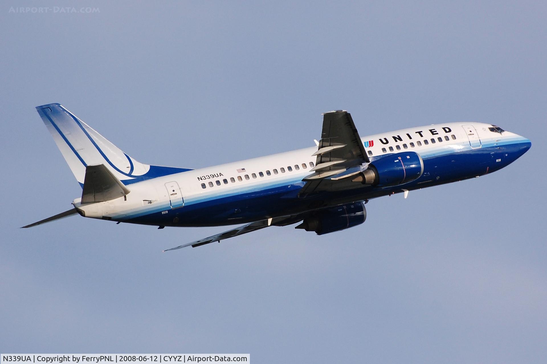 N339UA, 1988 Boeing 737-322 C/N 24243, United B733 lifting-off.