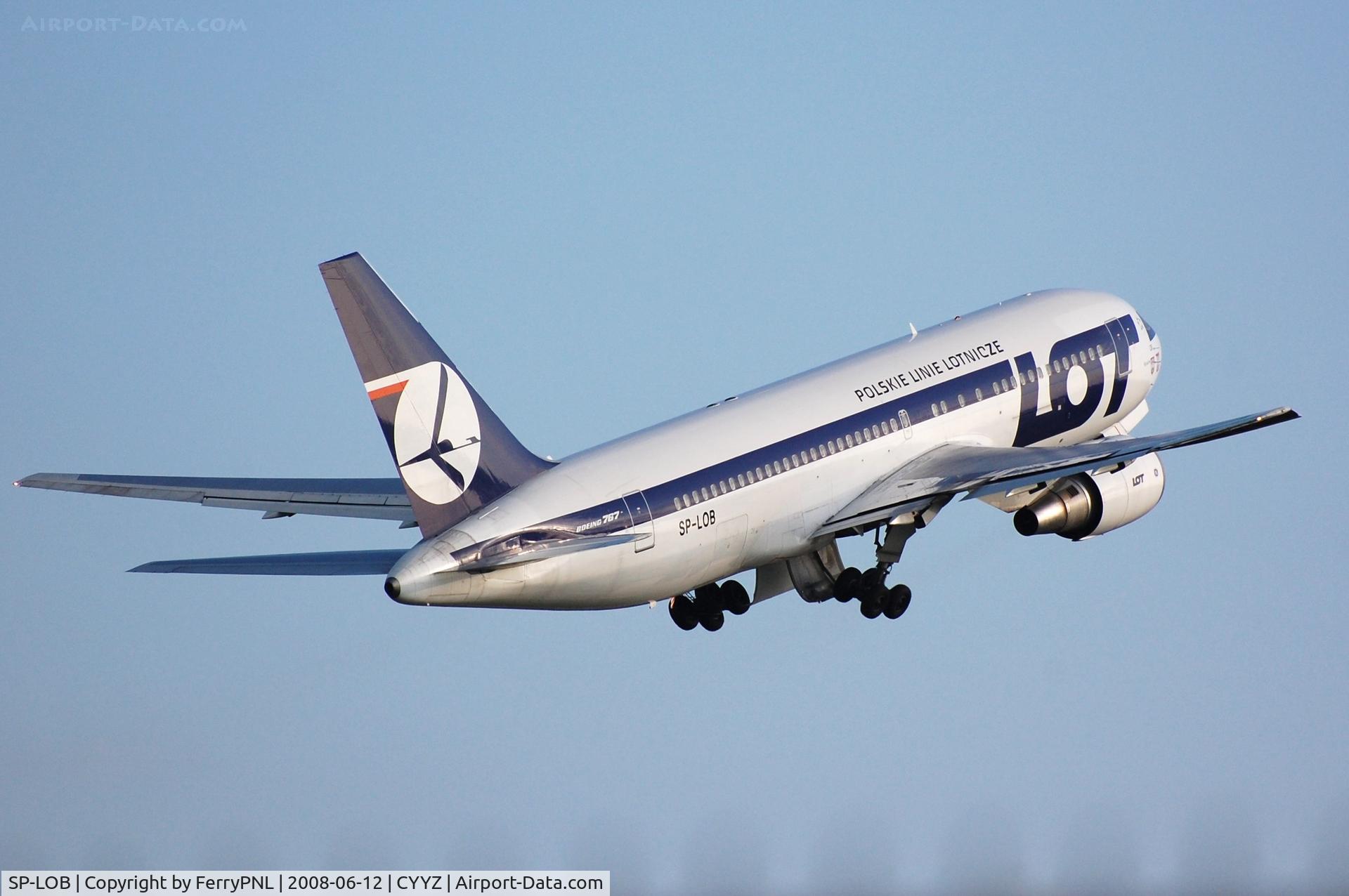 SP-LOB, 1989 Boeing 767-25DER C/N 24734, LOT B762 taking-off.