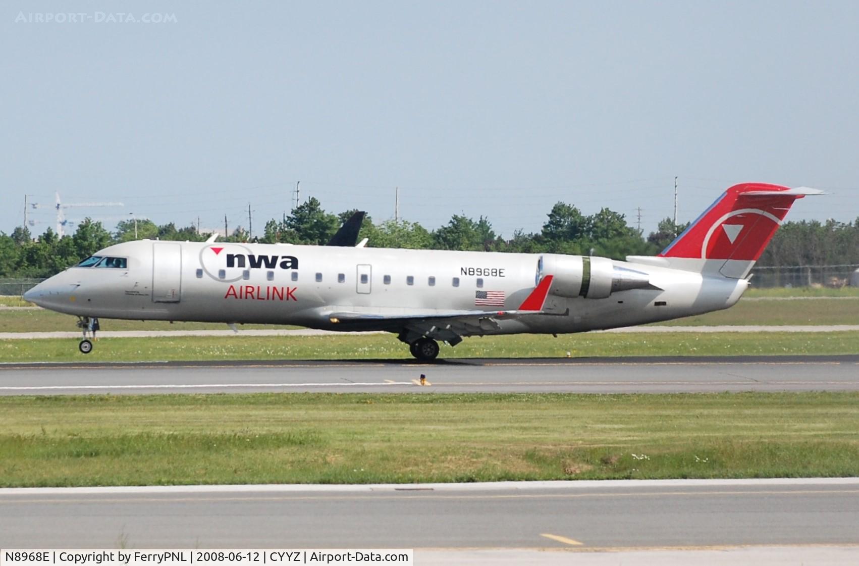N8968E, 2004 Bombardier CRJ-200 (CL-600-2B19) C/N 7968, NWA Airlink CL200 landing