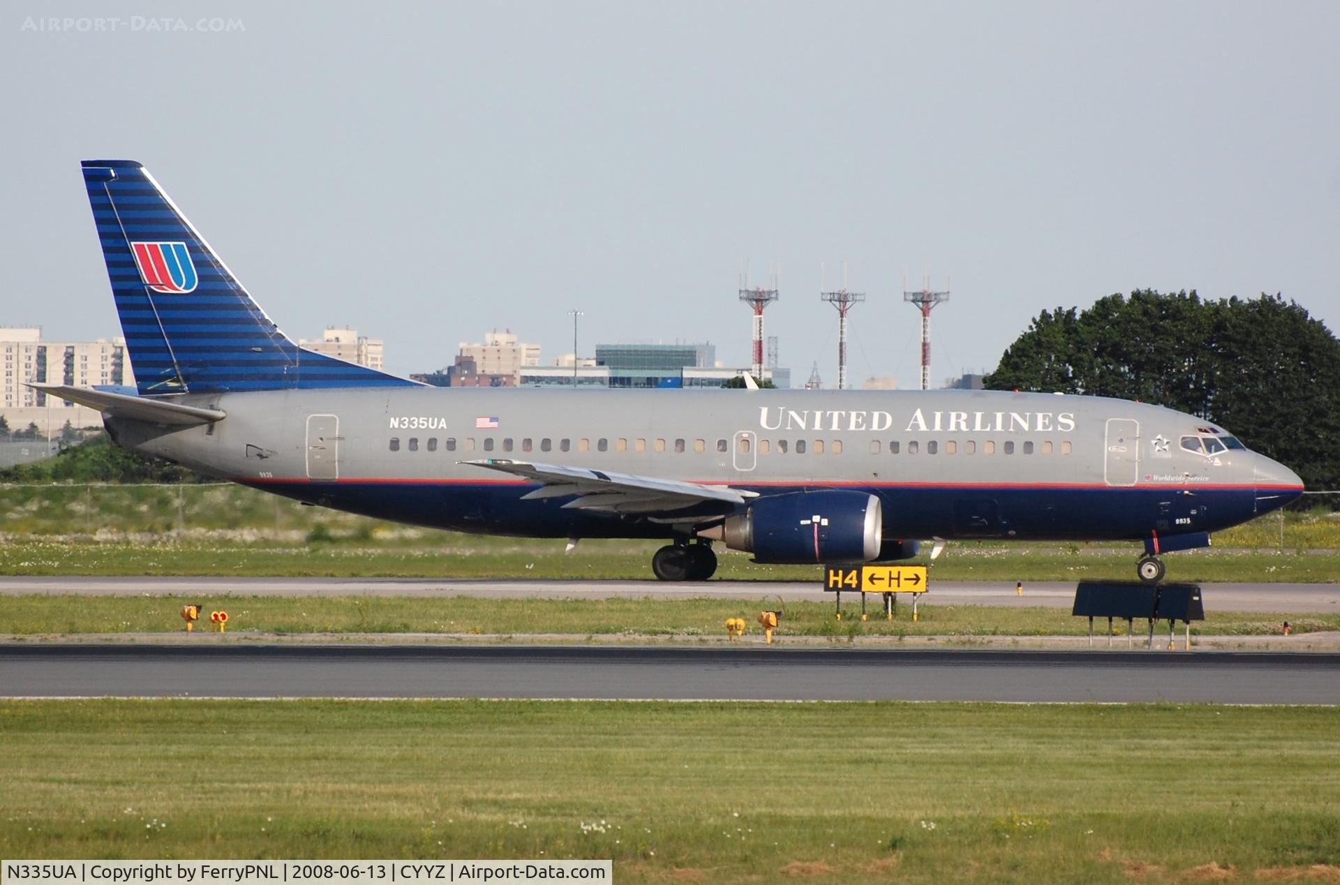 N335UA, 1988 Boeing 737-322 C/N 24230, United B733 taxying.