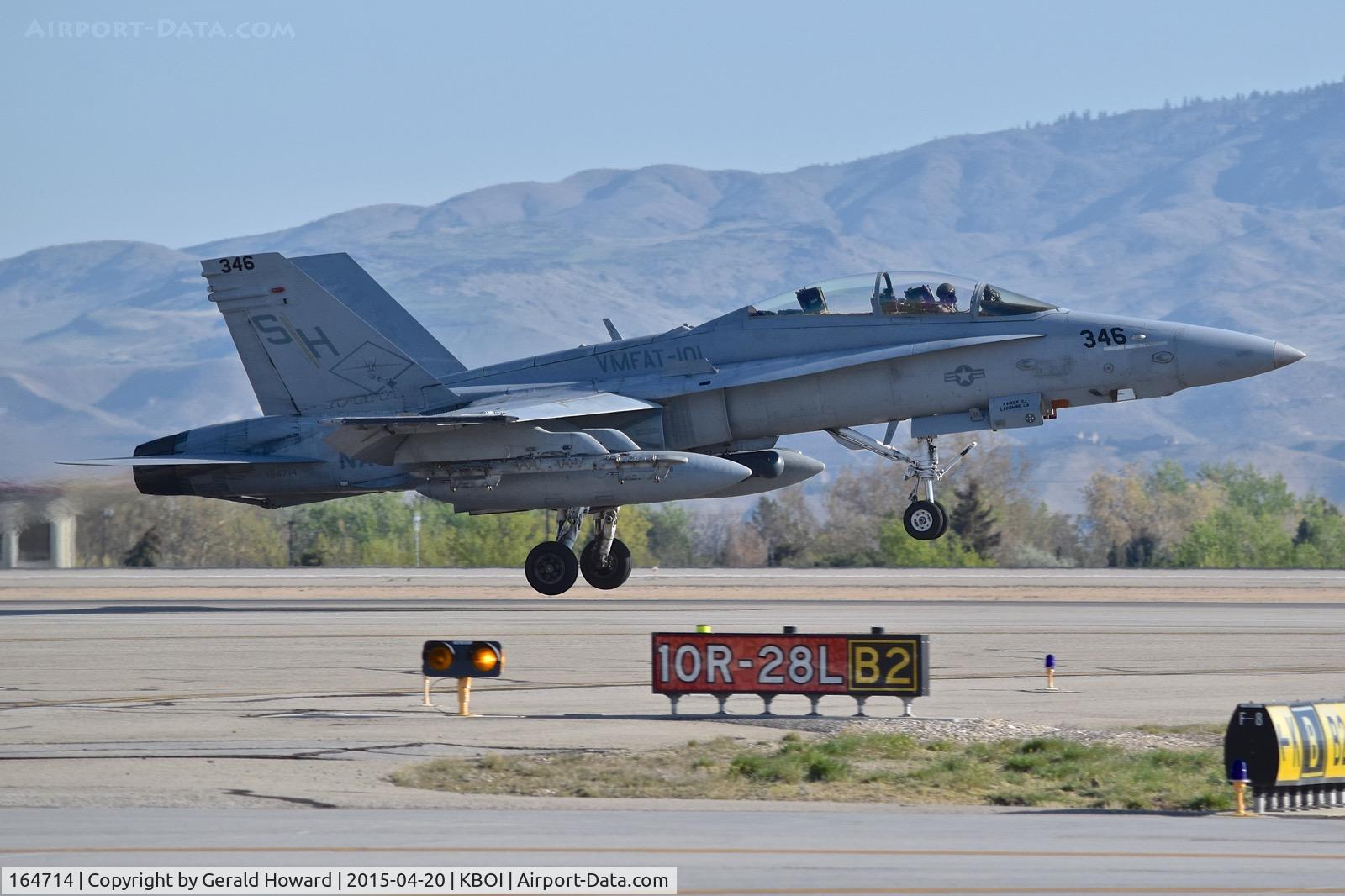 164714, McDonnell Douglas F/A-18D Hornet C/N 1159/D107, Take off on RWY 10R. . VMFAT-101 