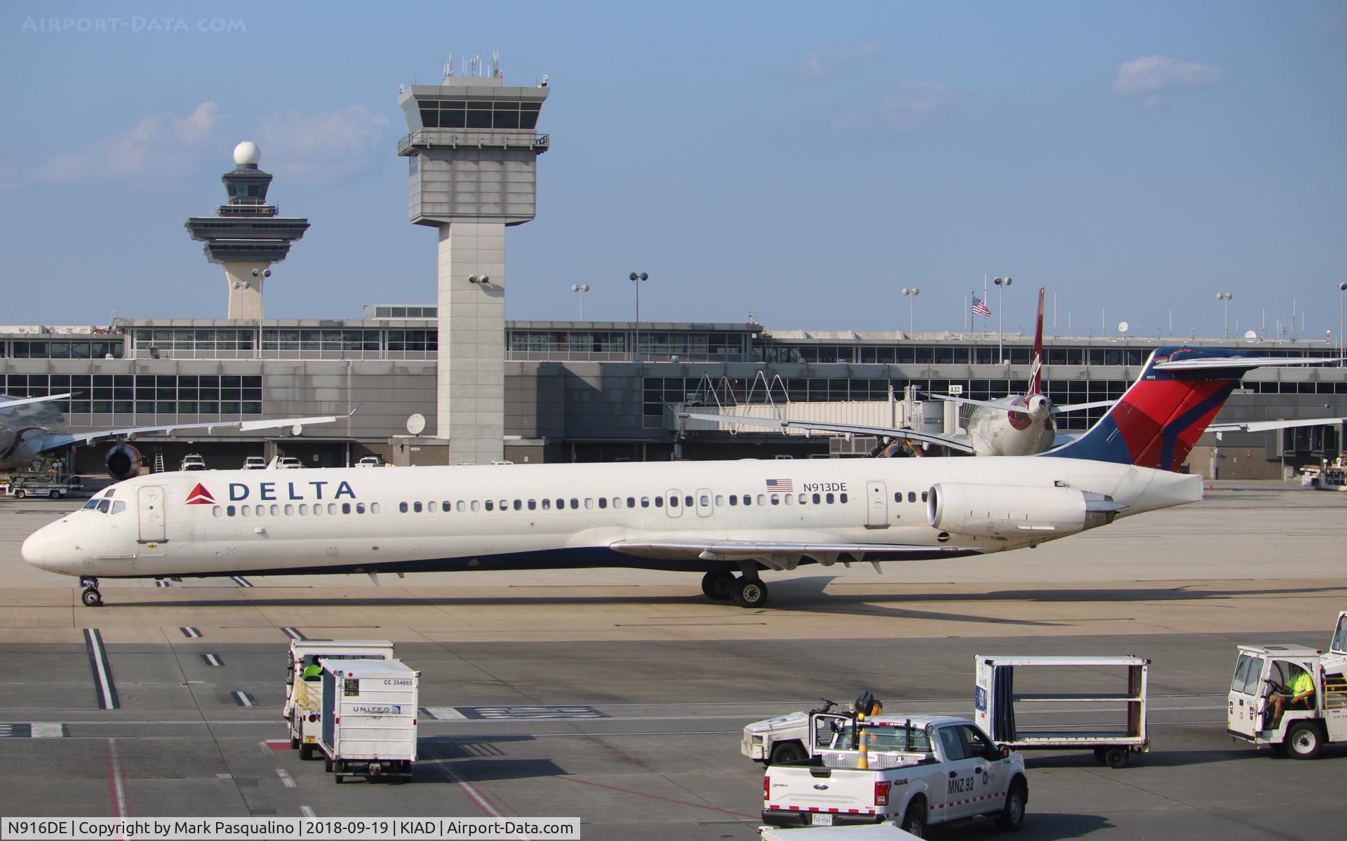 N916DE, 1993 McDonnell Douglas MD-88 C/N 53421, MD-88
