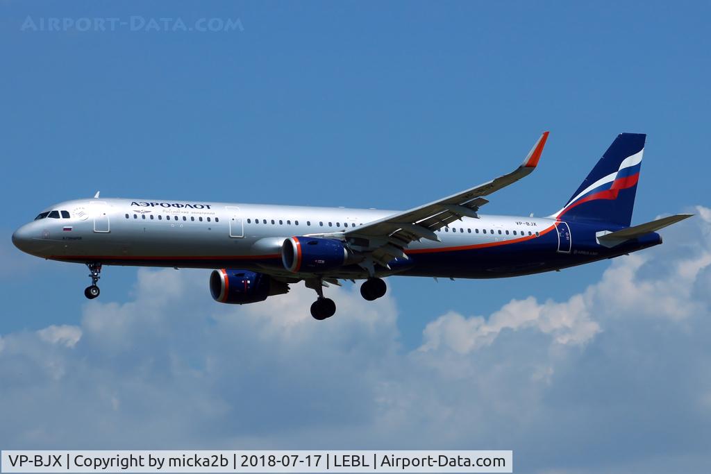VP-BJX, 2016 Airbus A321-211 C/N 6945, Landing