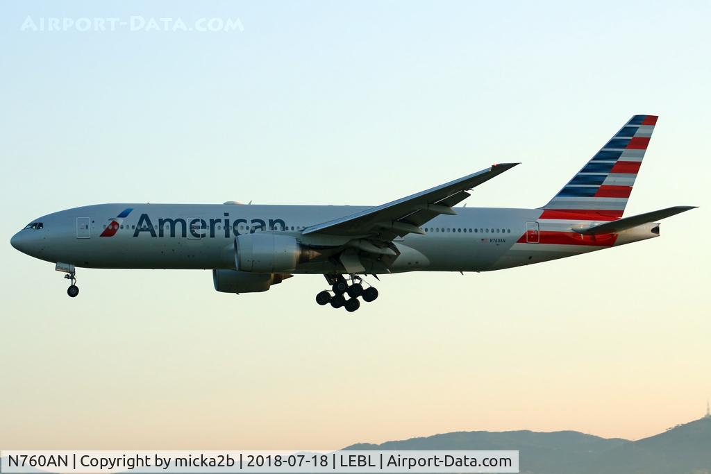 N760AN, 2002 Boeing 777-223 C/N 31477, Landing