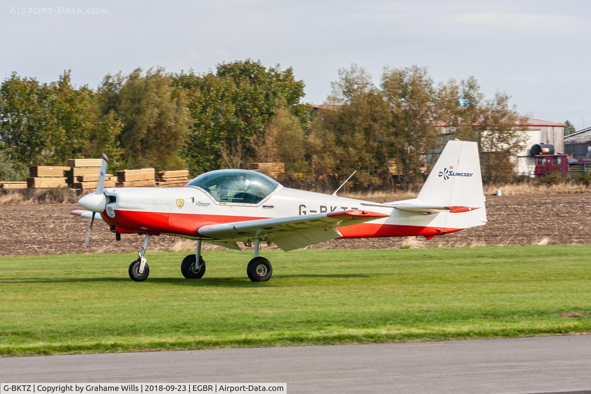 G-BKTZ, 1983 Slingsby T-67M Firefly C/N 2004, Slingsby T67M Firefly G-BKTZ Formation Flying Ltd, Breighton 23/9/18