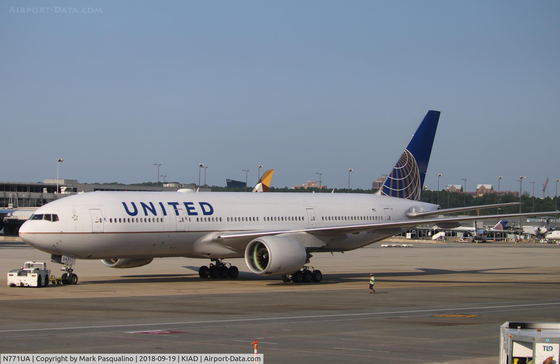 N771UA, 1995 Boeing 777-222 C/N 26932, Boeing 777-222