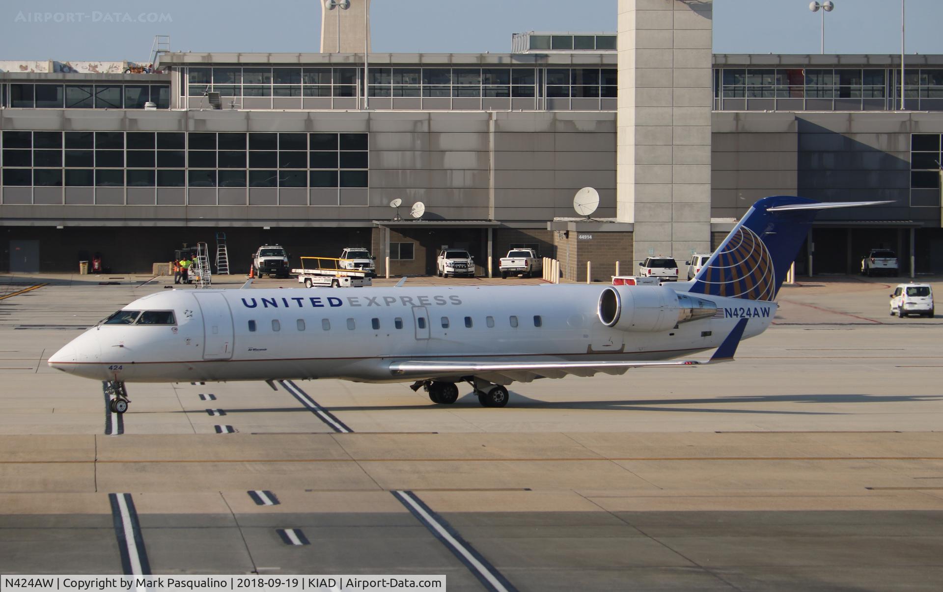 N424AW, 2002 Bombardier CRJ-200LR (CL-600-2B19) C/N 7656, CL-600-2B19