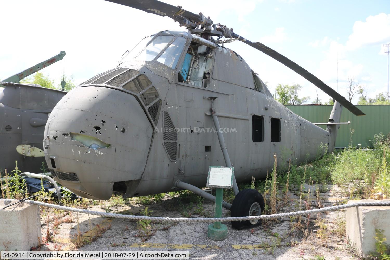 54-0914, 1956 Sikorsky CH-34A-SI Choctaw C/N 58-194, CH-34A at Russell Museum Illinois