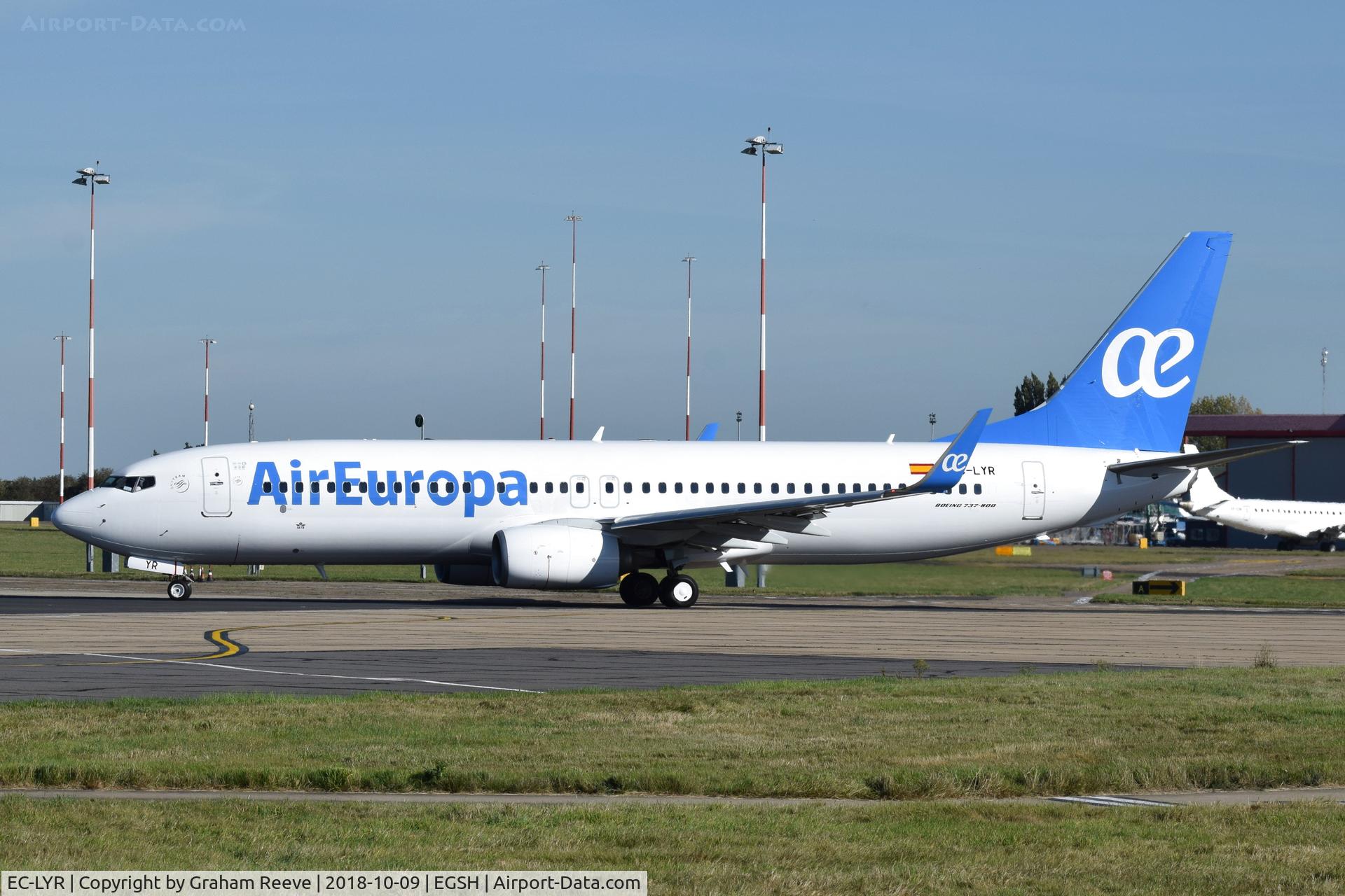 EC-LYR, 2013 Boeing 737-85P C/N 36595, Departing from Norwich.