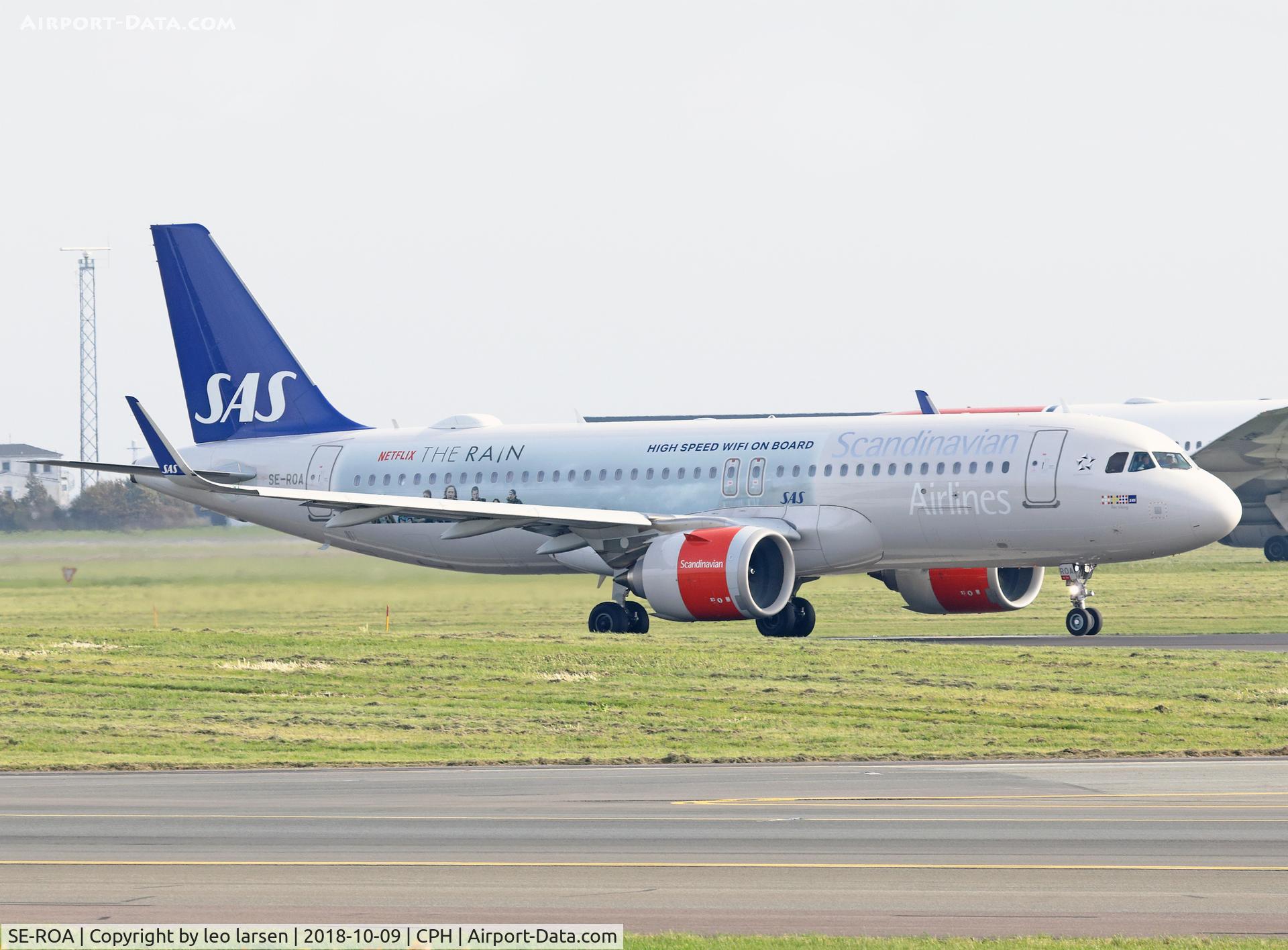 SE-ROA, 2017 Airbus A320-251N C/N 7602, Copenhagen 9.10.2018. Advertising for Netflix
