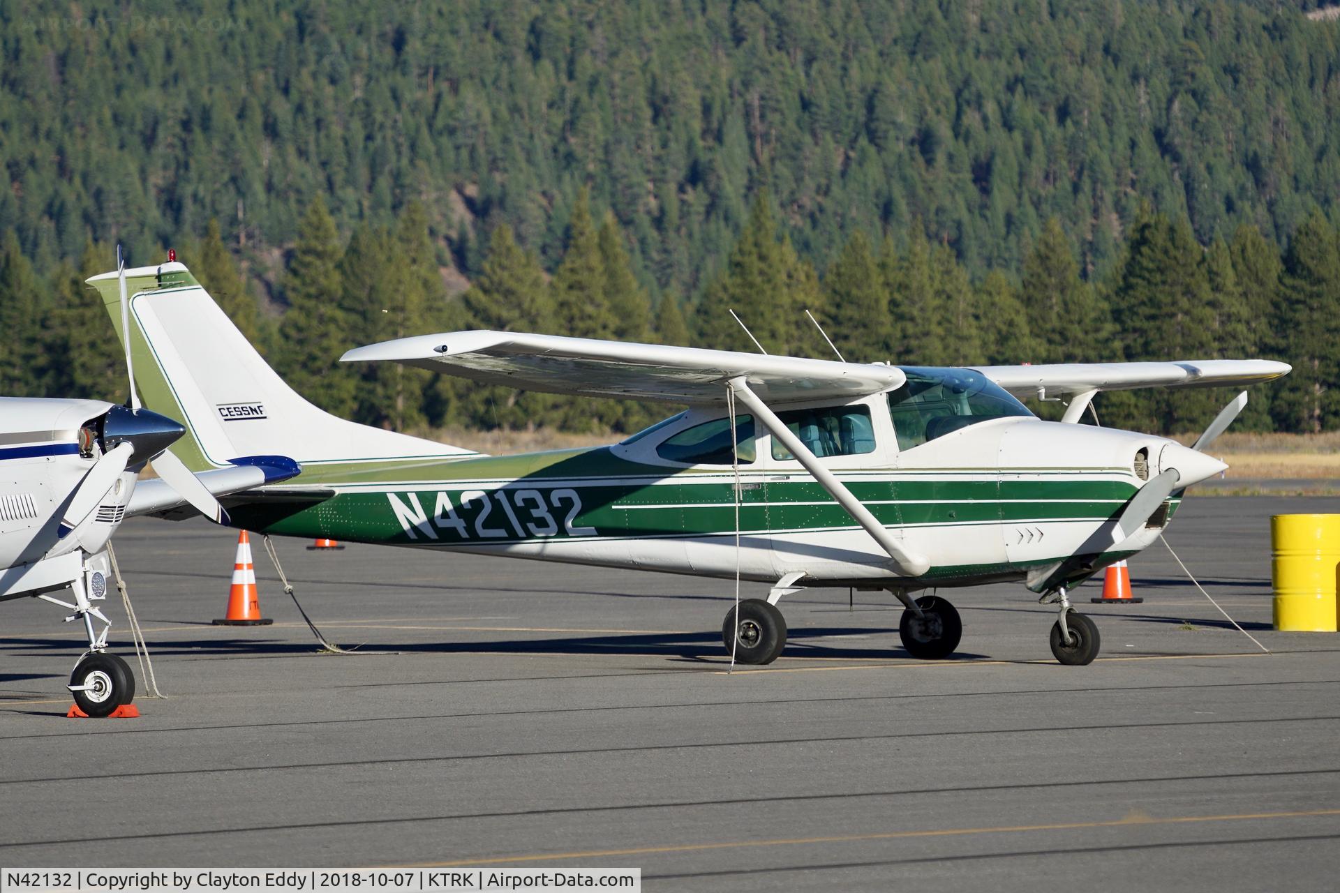 N42132, 1968 Cessna 182L Skylane C/N 18258868, Truckee Airport California 2018.
