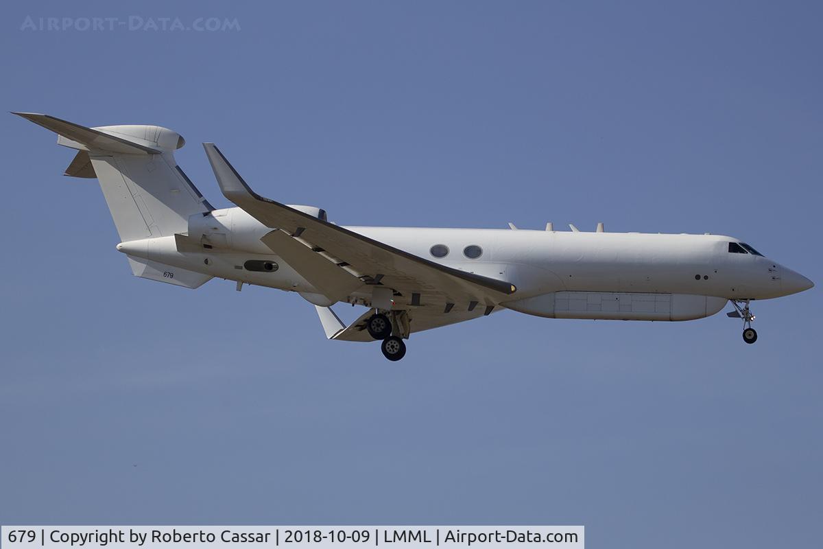 679, 2002 Gulfstream G-V Nachshon Shavit C/N 679, Runway 13
