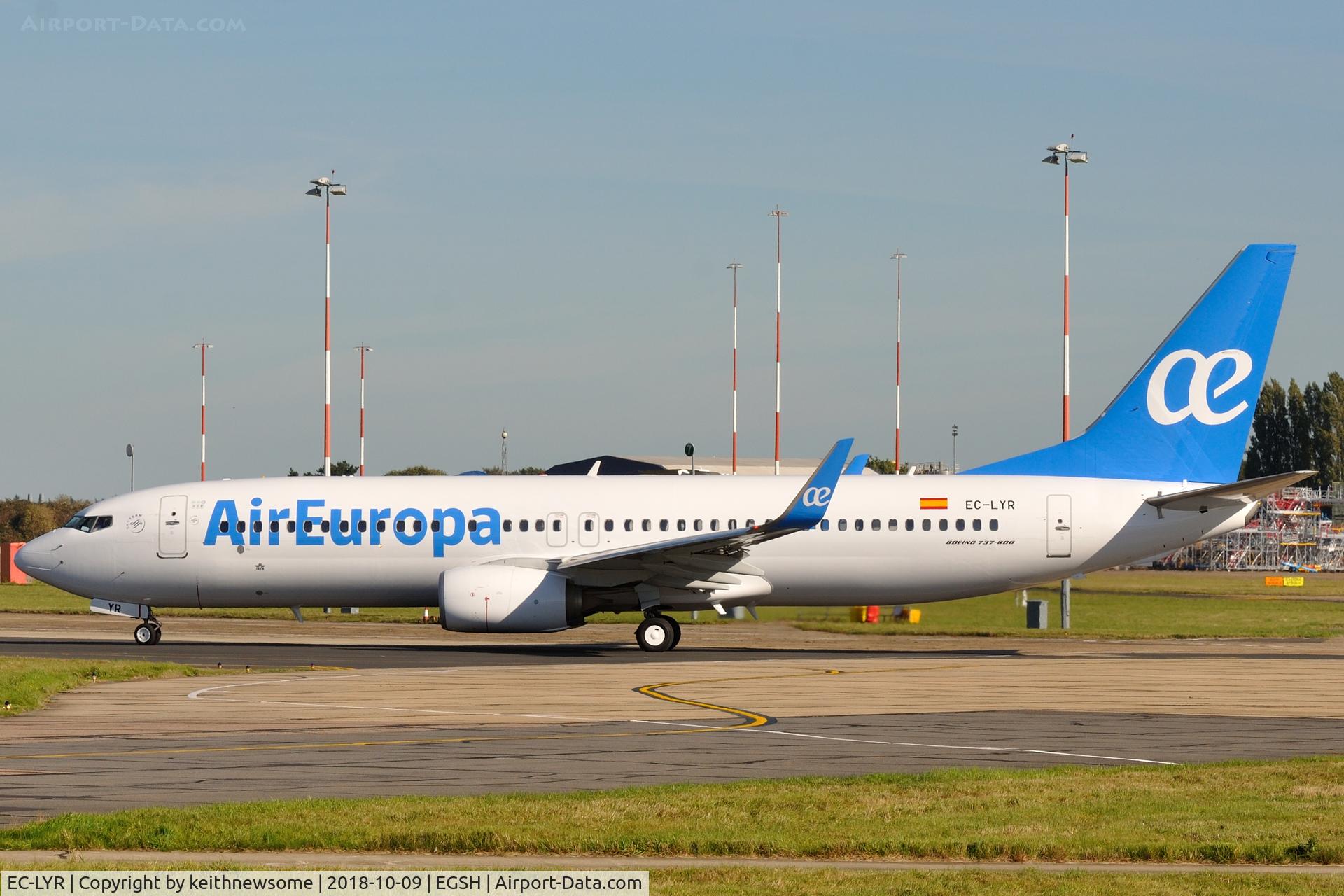 EC-LYR, 2013 Boeing 737-85P C/N 36595, Leaving Norwich following re-spray.