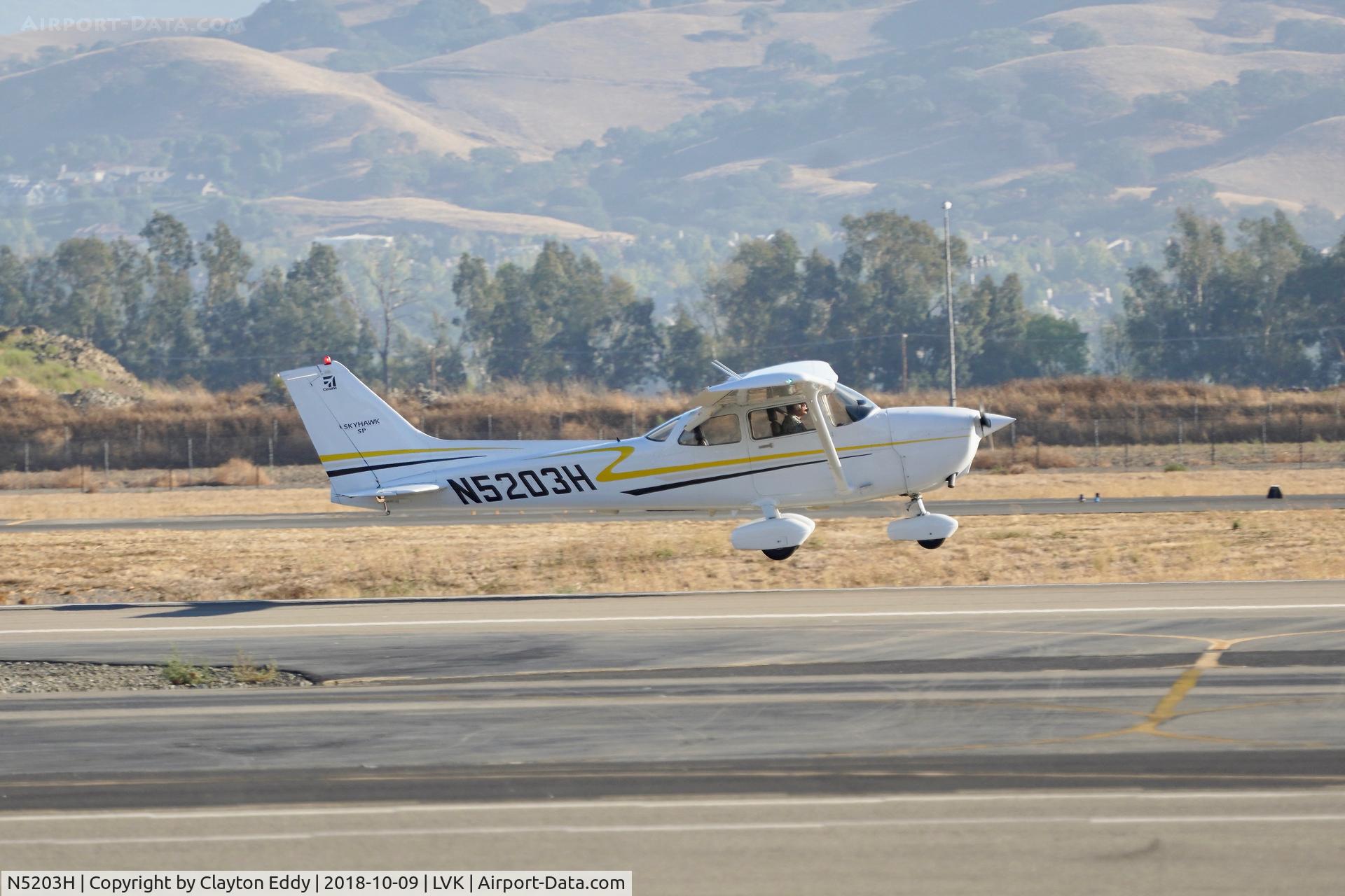 N5203H, 2004 Cessna 172S C/N 172S9732, Livermore Airport California 2018.