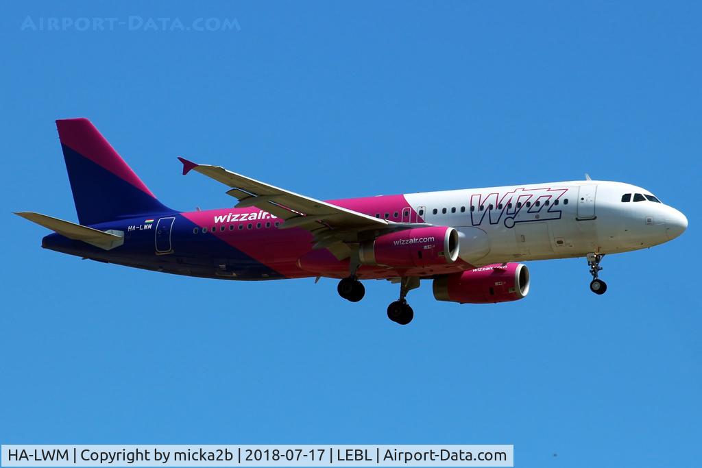 HA-LWM, 2012 Airbus A320-232 C/N 5021, Landing