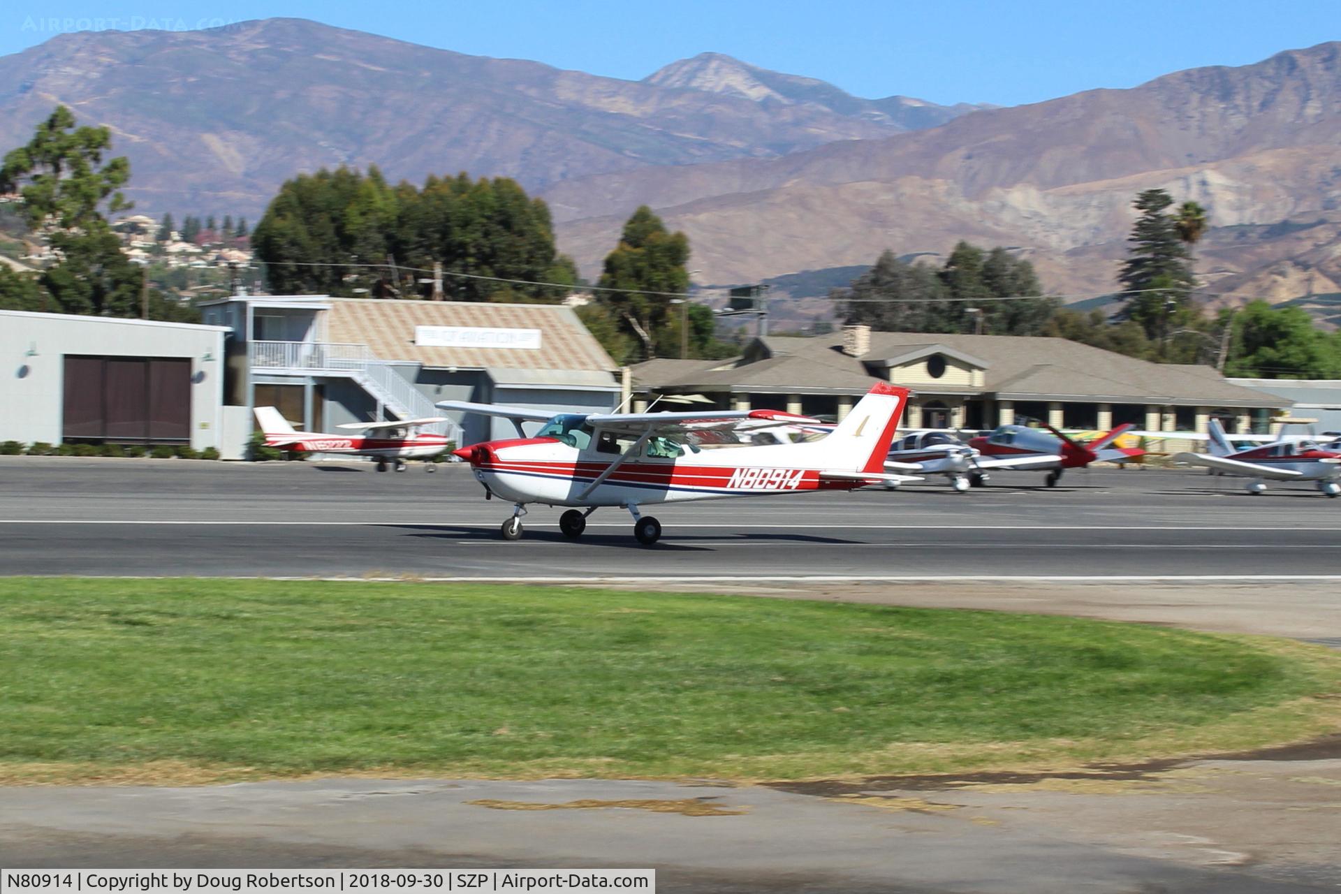 N80914, 1976 Cessna 172M C/N 17266799, 1976 Cessna 172M SKYHAWK, Lycoming O-320-E2D 150 Hp, landing roll Rwy 22
