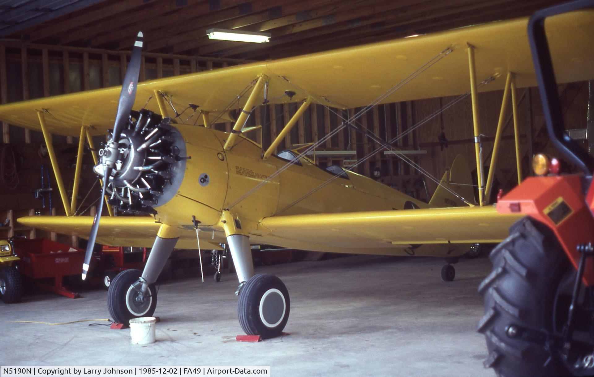 N5190N, 1944 Boeing E75 C/N 75-5632, In a beautiful airport in Ocala, FL.