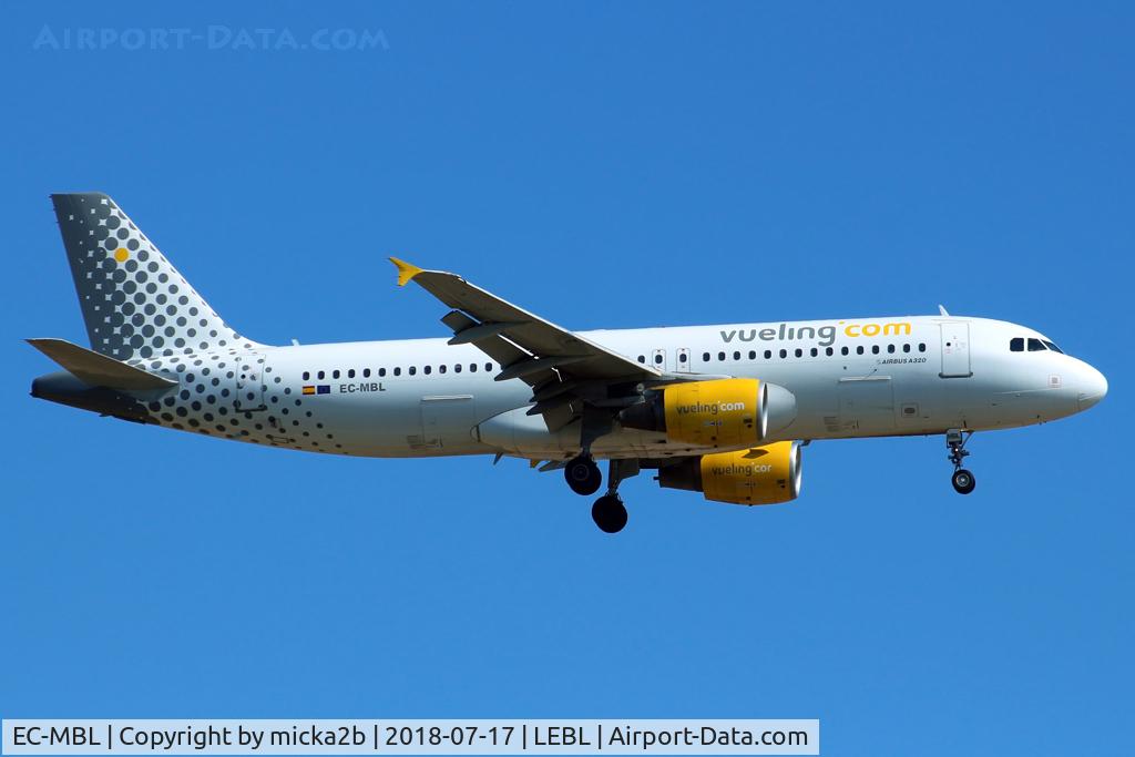 EC-MBL, 2009 Airbus A320-214 C/N 3833, Landing