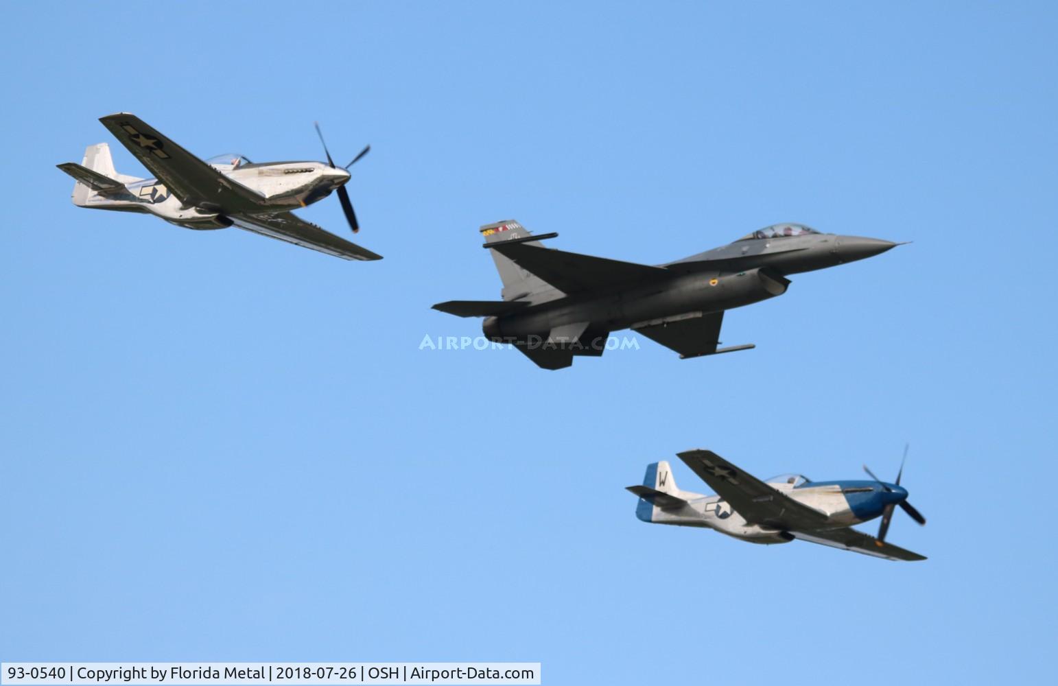 93-0540, 1993 Lockheed F-16C Fighting Falcon C/N CC-175, F-16 with 2 Mustangs
