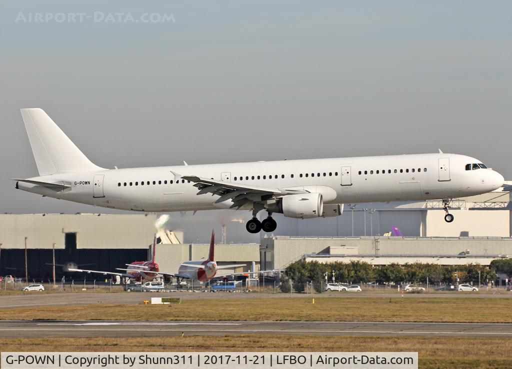 G-POWN, 2009 Airbus A321-211 C/N 3830, Landing rwy 14R in all white c/s...