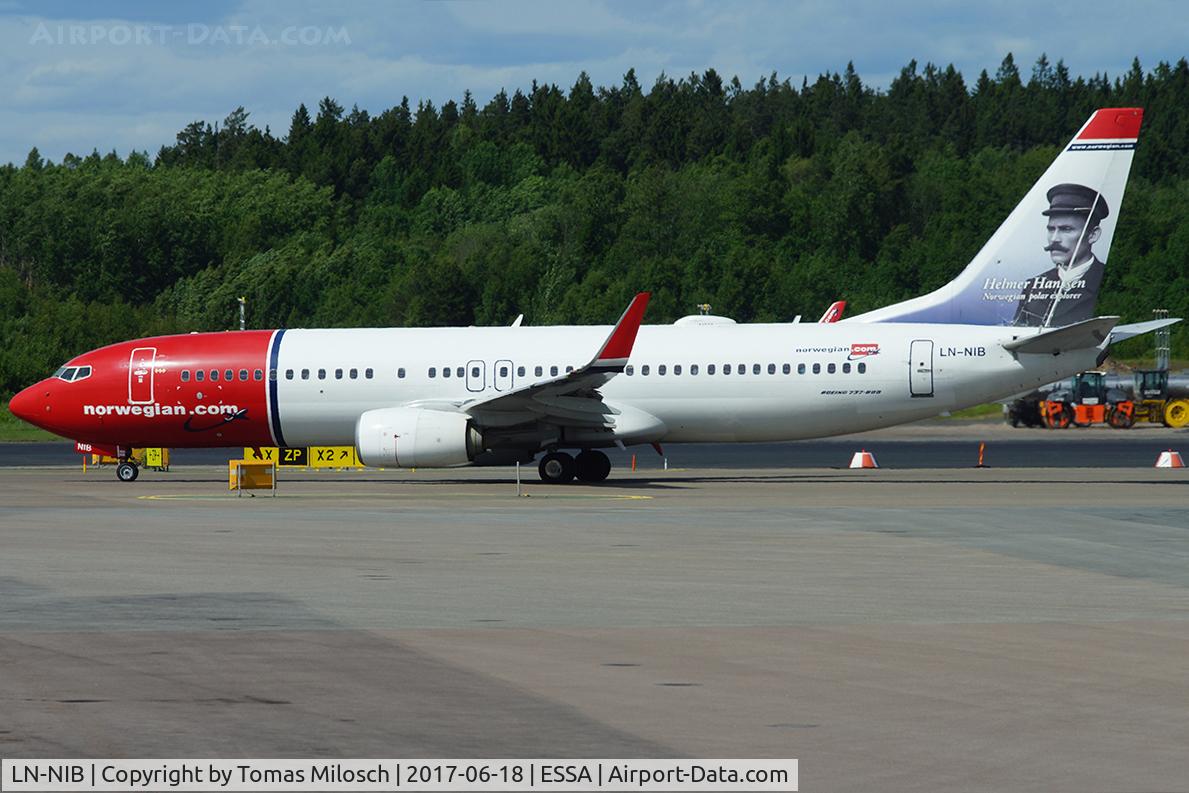LN-NIB, 2011 Boeing 737-86J C/N 36879, 