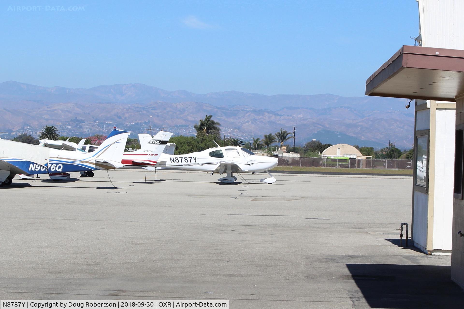 N8787Y, 2005 Cirrus SR22 C/N 1589, 2005 Cirrus SR-22 GTS, Continental IO-550 300 Hp, on transient ramp