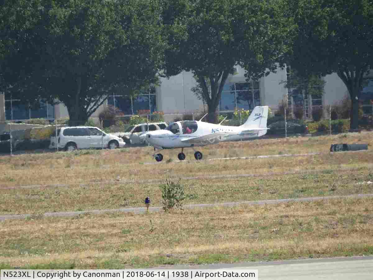 N523XL, 2006 Liberty XL-2 C/N 0019, Taking off