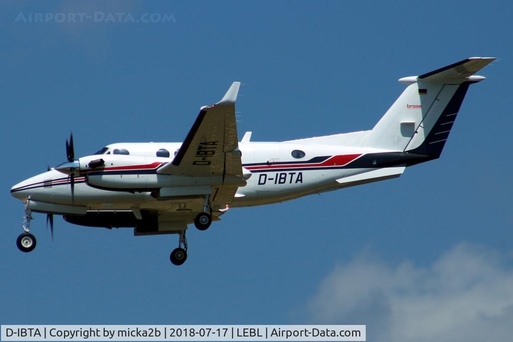 D-IBTA, 2009 Hawker Beechcraft B200GT King Air C/N BY-75, Landing