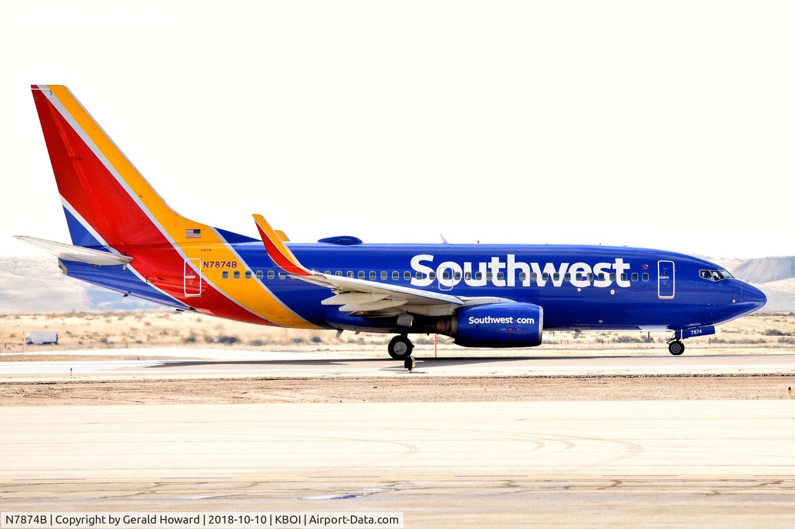 N7874B, 2004 Boeing 737-7Q8 C/N 29352, On RWY 28R awaiting take off clearance.