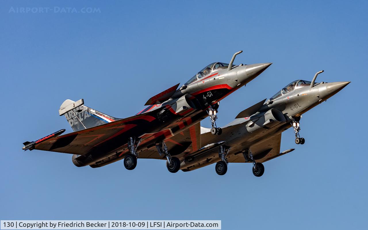 130, Dassault Rafale C C/N 130, tight formation approach