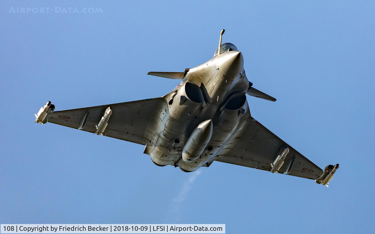 108, 1990 Mikoyan-Gurevich MiG-29A C/N 2960535108, high speed pass