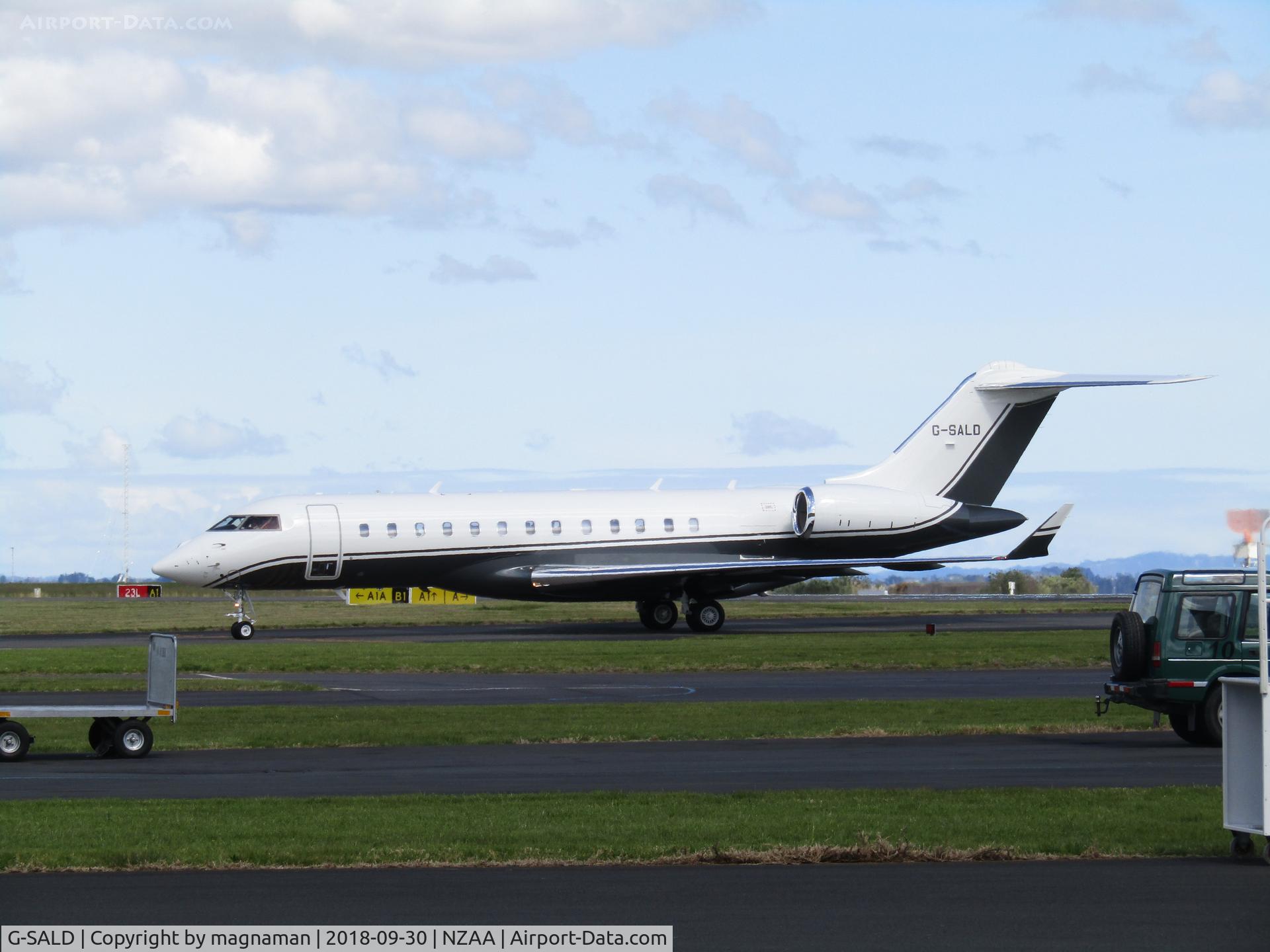 G-SALD, 2017 Bombardier BD-700-1A10 Global 6000 C/N 9781, taxying in to apron