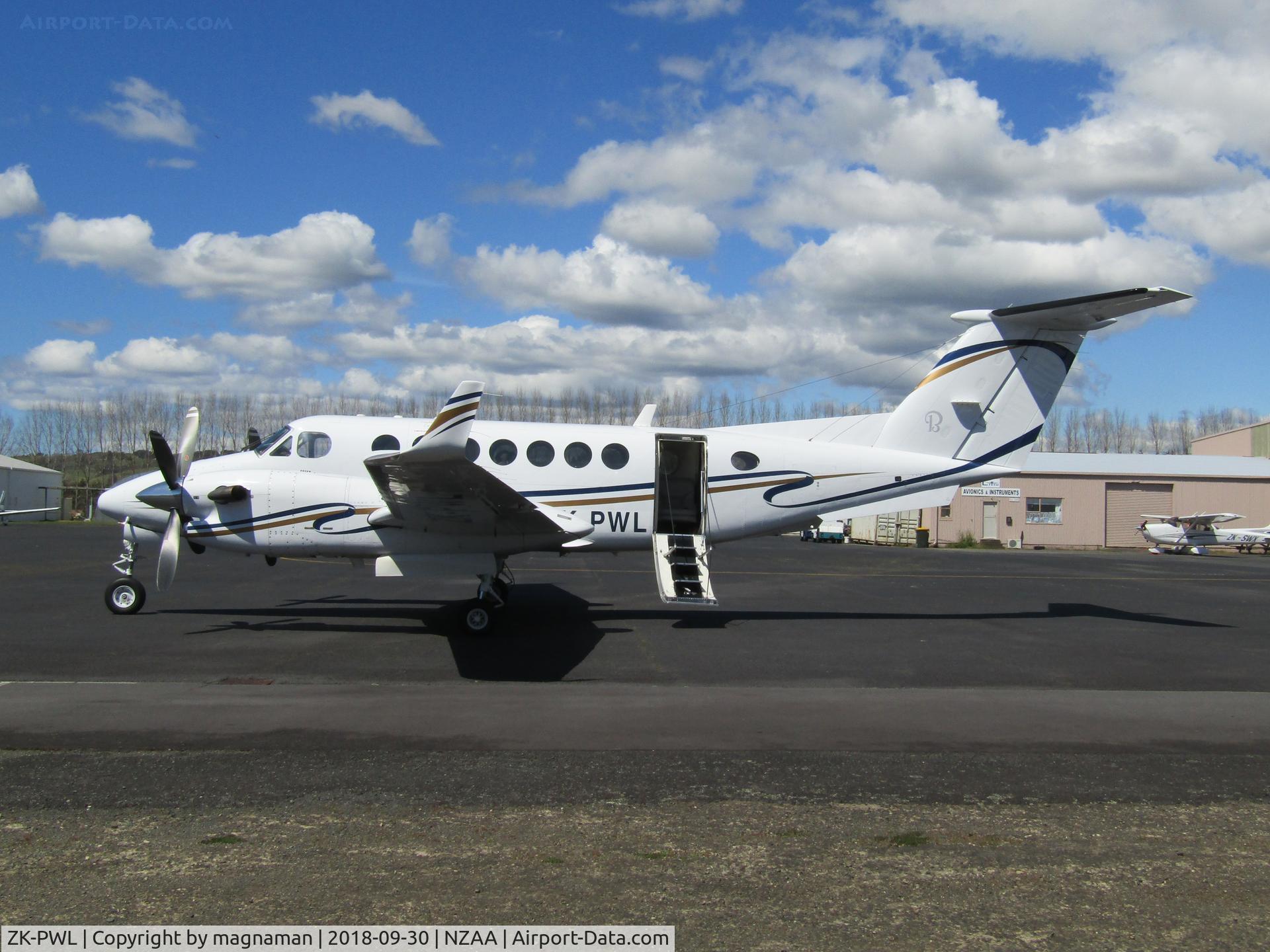 ZK-PWL, 2005 Raytheon Super King Air 350 C/N FL-443, at AKL in sun