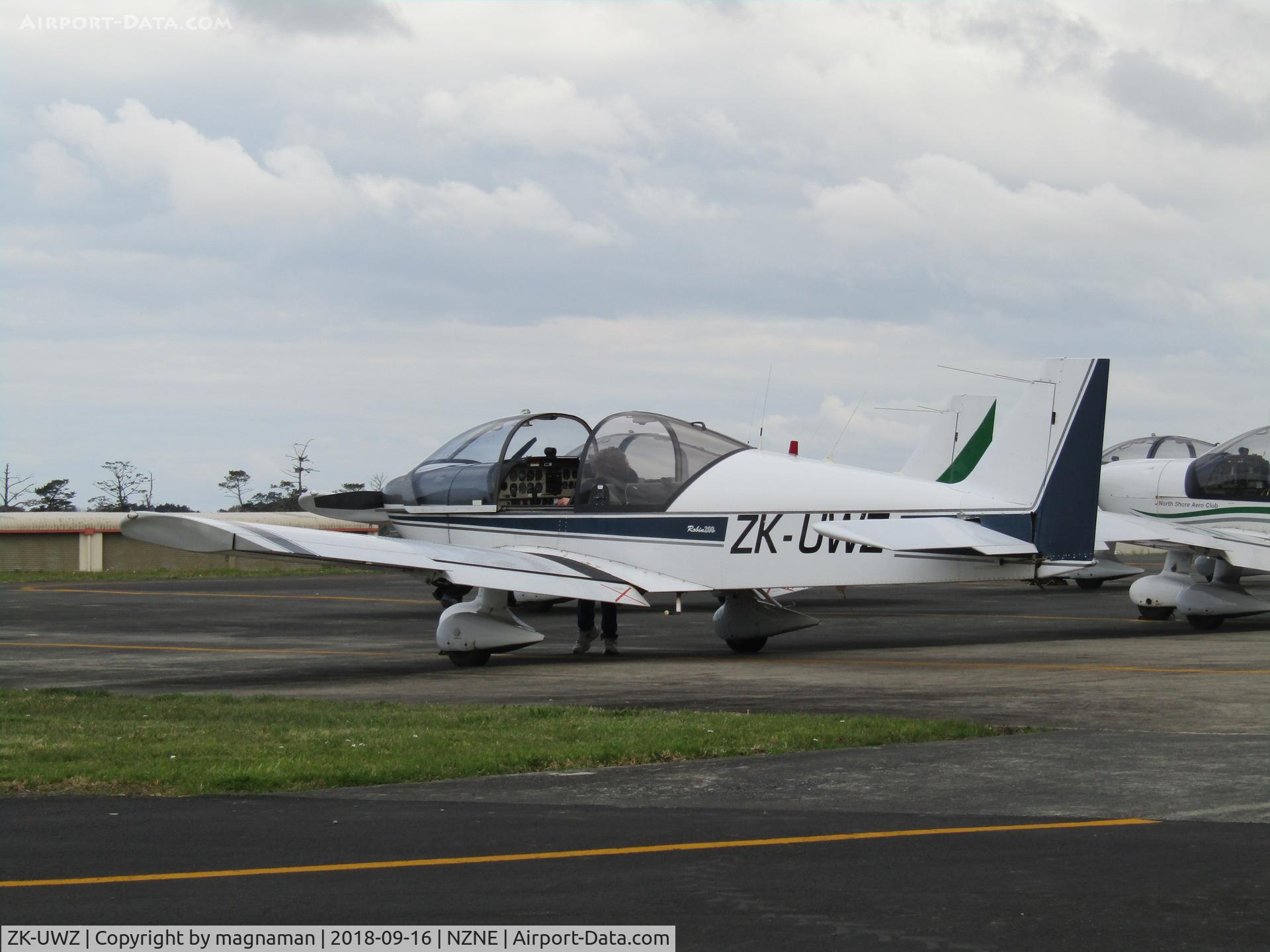 ZK-UWZ, Robin R-200-120B Ecole C/N 254, club hack