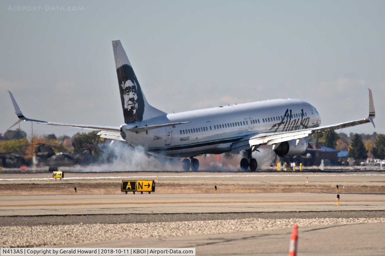 N413AS, 2013 Boeing 737-900/ER C/N 35205, Landing RWY 28R.