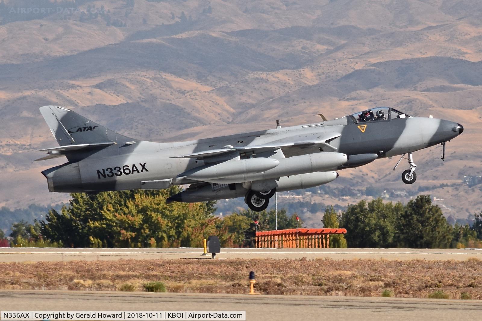 N336AX, Hawker Hunter F.58 C/N 41H-697396, Landing RWY 10R.