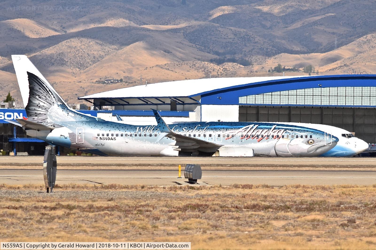 N559AS, 2006 Boeing 737-890 C/N 35178, Taxiing on Alpha.