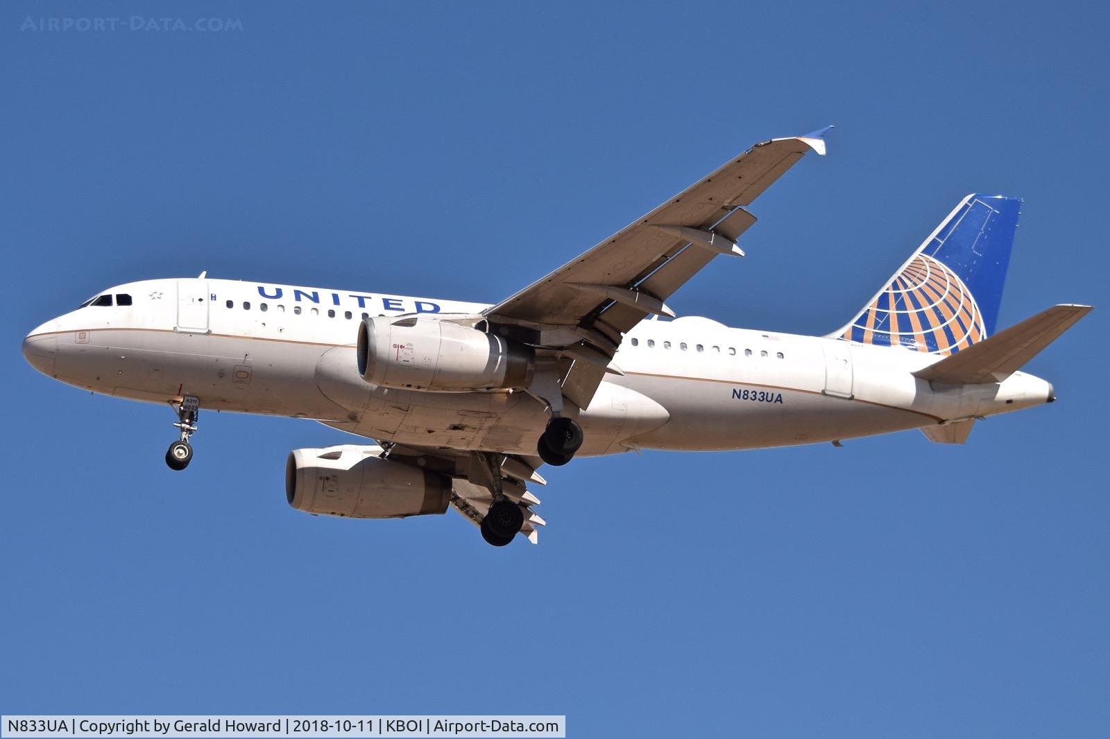 N833UA, 2000 Airbus A319-131 C/N 1401, Landing RWY 28R.