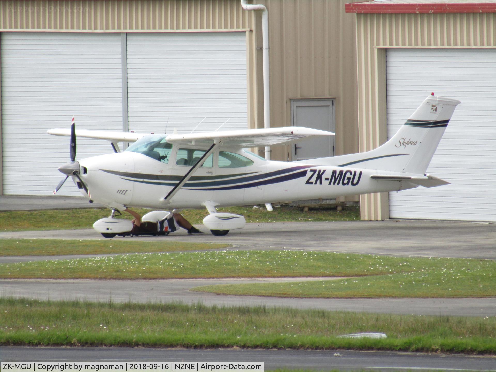 ZK-MGU, Cessna 182P Skylane C/N 18263111, at norht shore