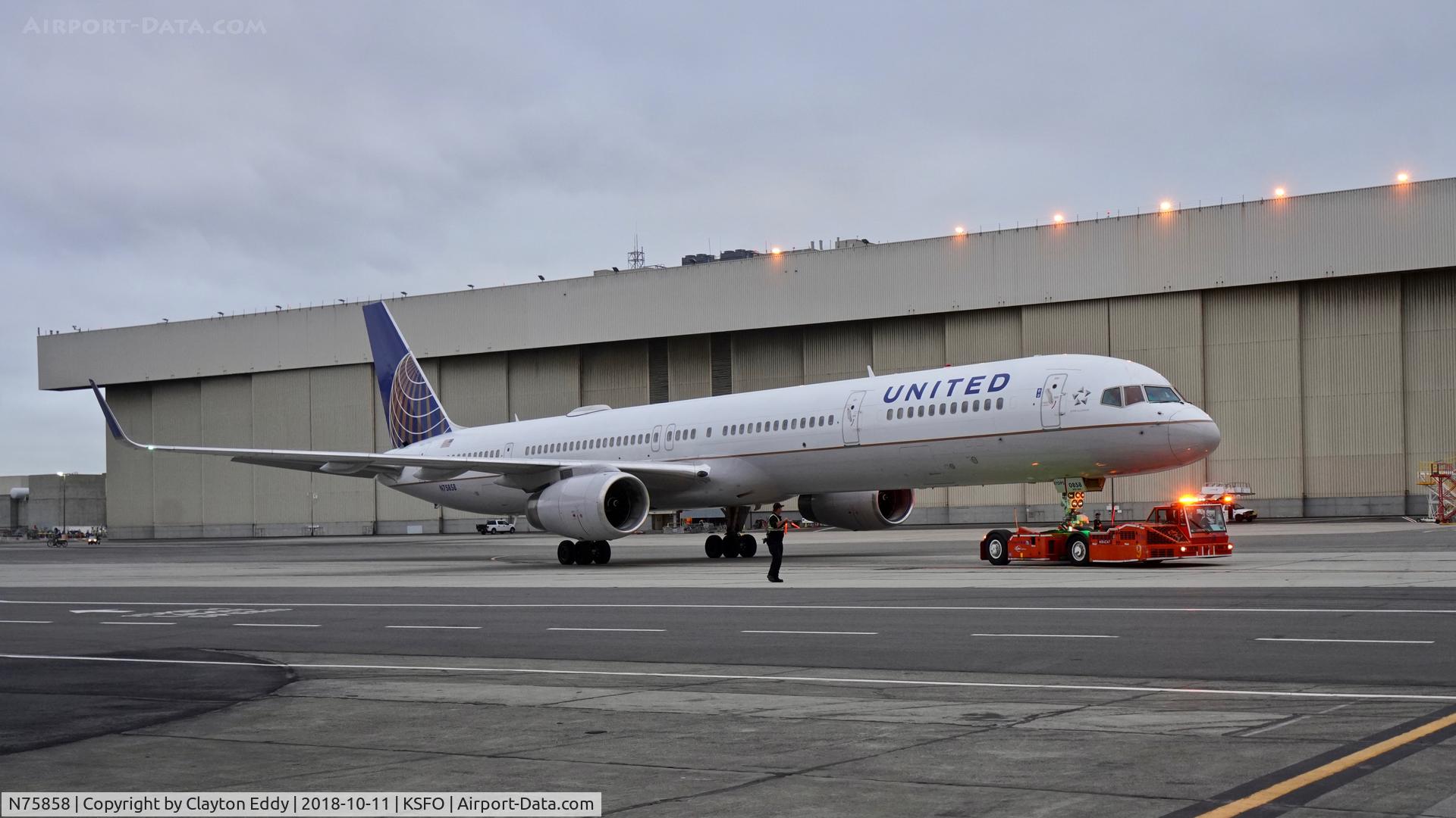N75858, 2004 Boeing 757-324 C/N 32817, SFO 2018.