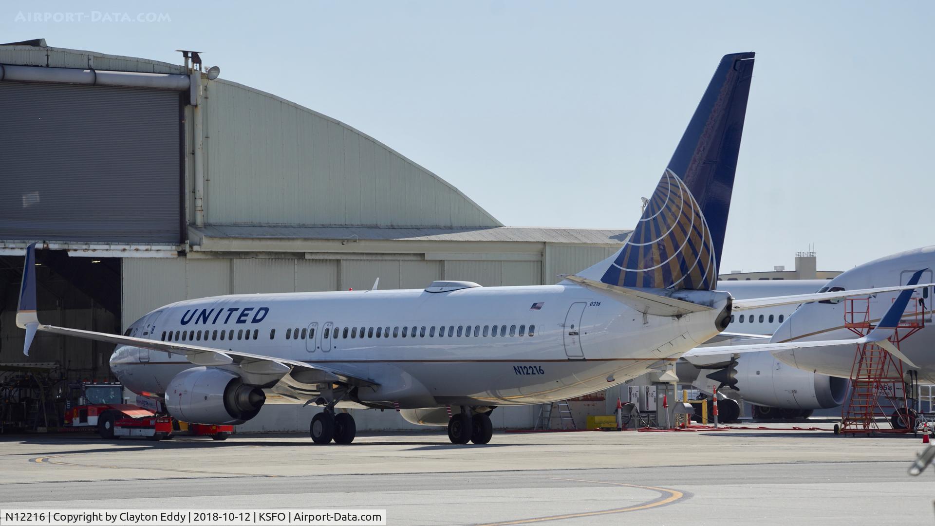 N12216, 1998 Boeing 737-824 C/N 28776, SFO 2018.