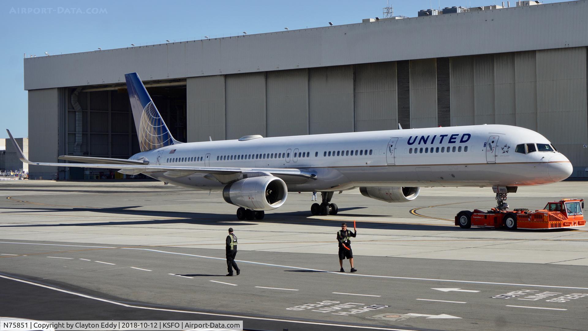 N75851, 2001 Boeing 757-324 C/N 32810, SFO 2018.