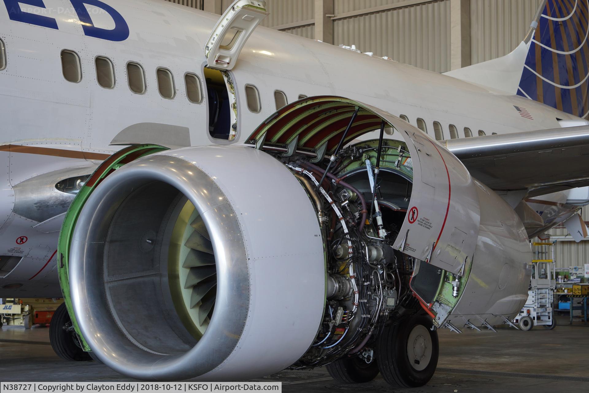 N38727, 1999 Boeing 737-724 C/N 28797, SFO 2018.