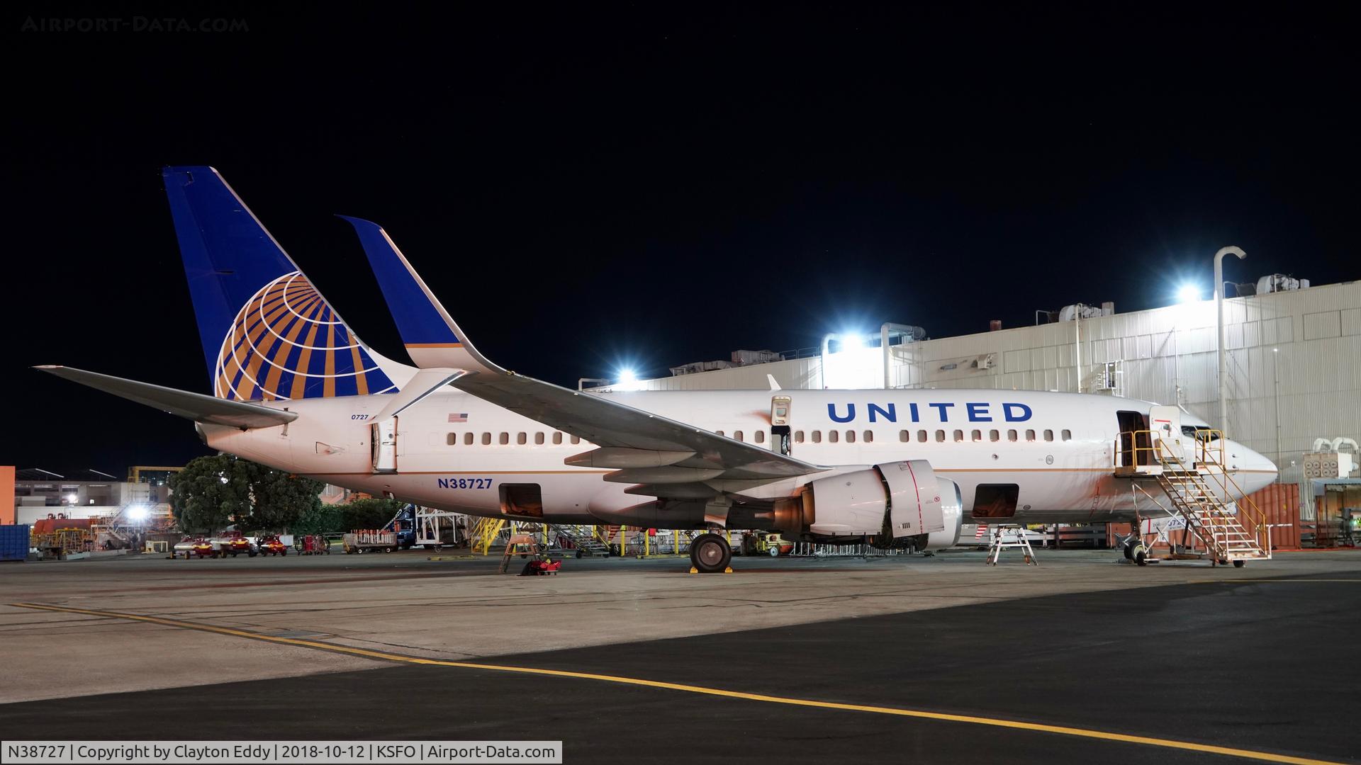 N38727, 1999 Boeing 737-724 C/N 28797, SFO 2018.