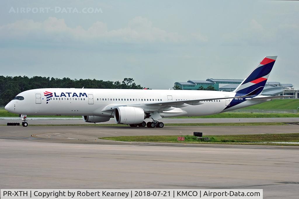 PR-XTH, 2018 Airbus A350-941 C/N 200, Taxiing in after arrival