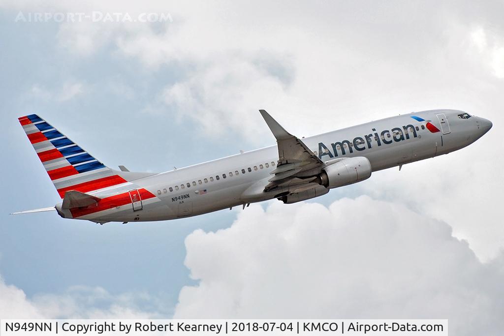 N949NN, 2014 Boeing 737-823 C/N 31192, Climbing out of r/w 36R