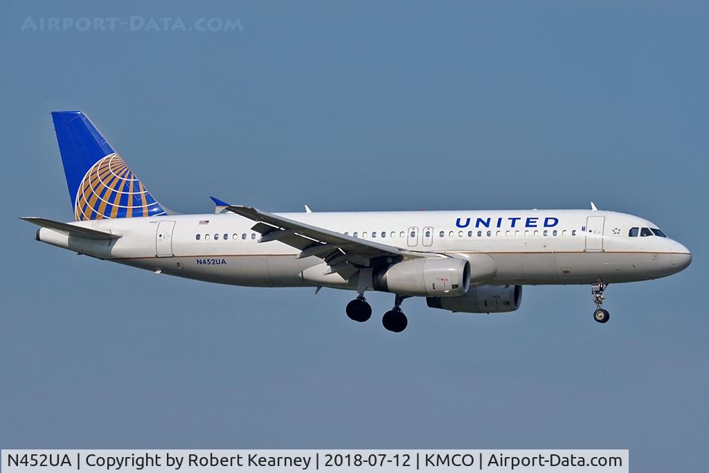 N452UA, 1999 Airbus A320-232 C/N 0955, On short final for r/w 18R